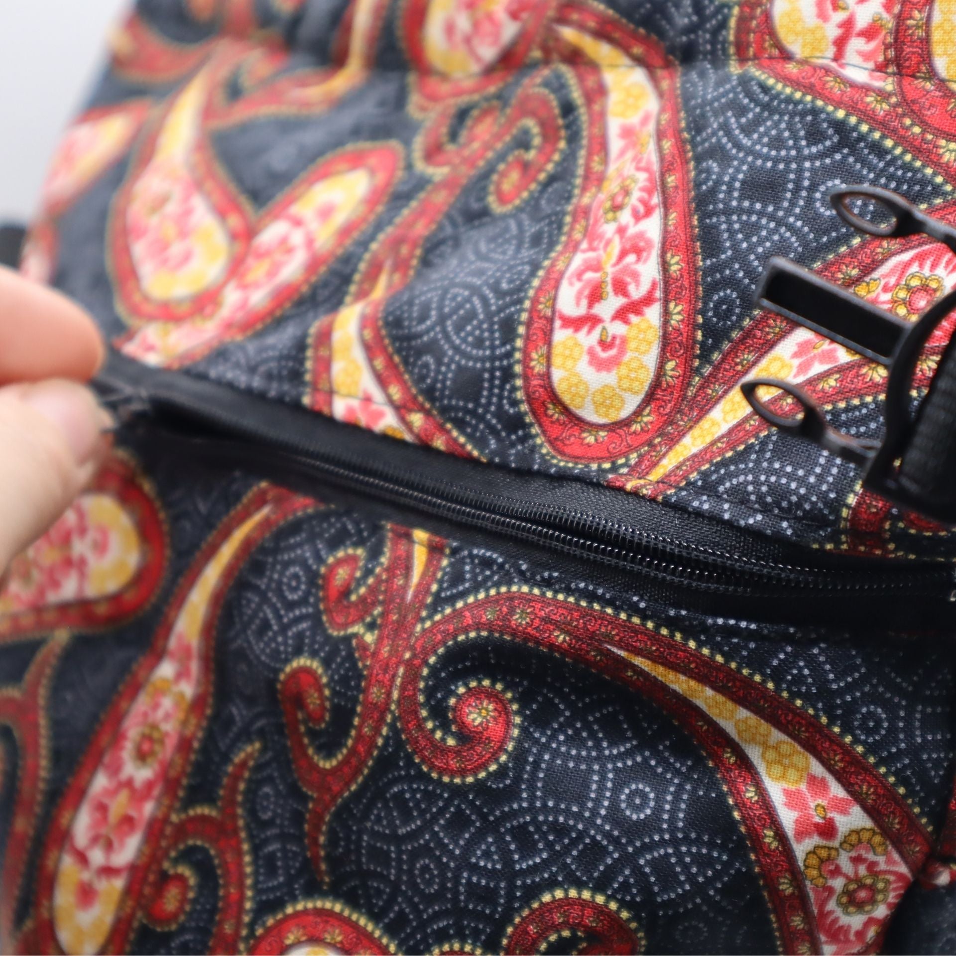 Daisy Climb Chalk Bucket - Black Widow Fish Pond